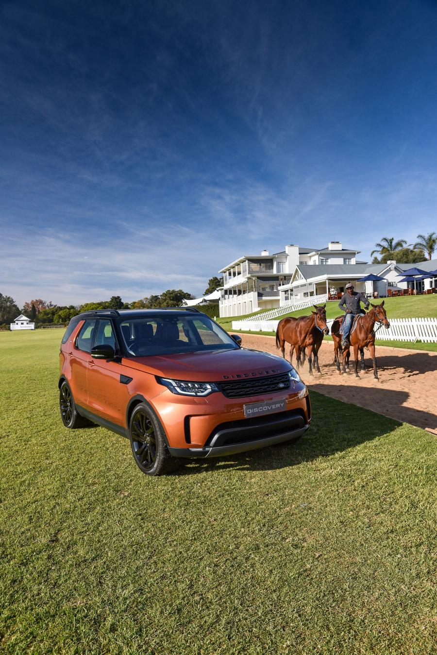  Land Rover Discovery First Edition 2017 года  (ZA) (фото 5 из 11)